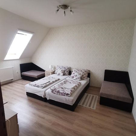 Village Garden Family Guest House Tiszakanyar Luaran gambar