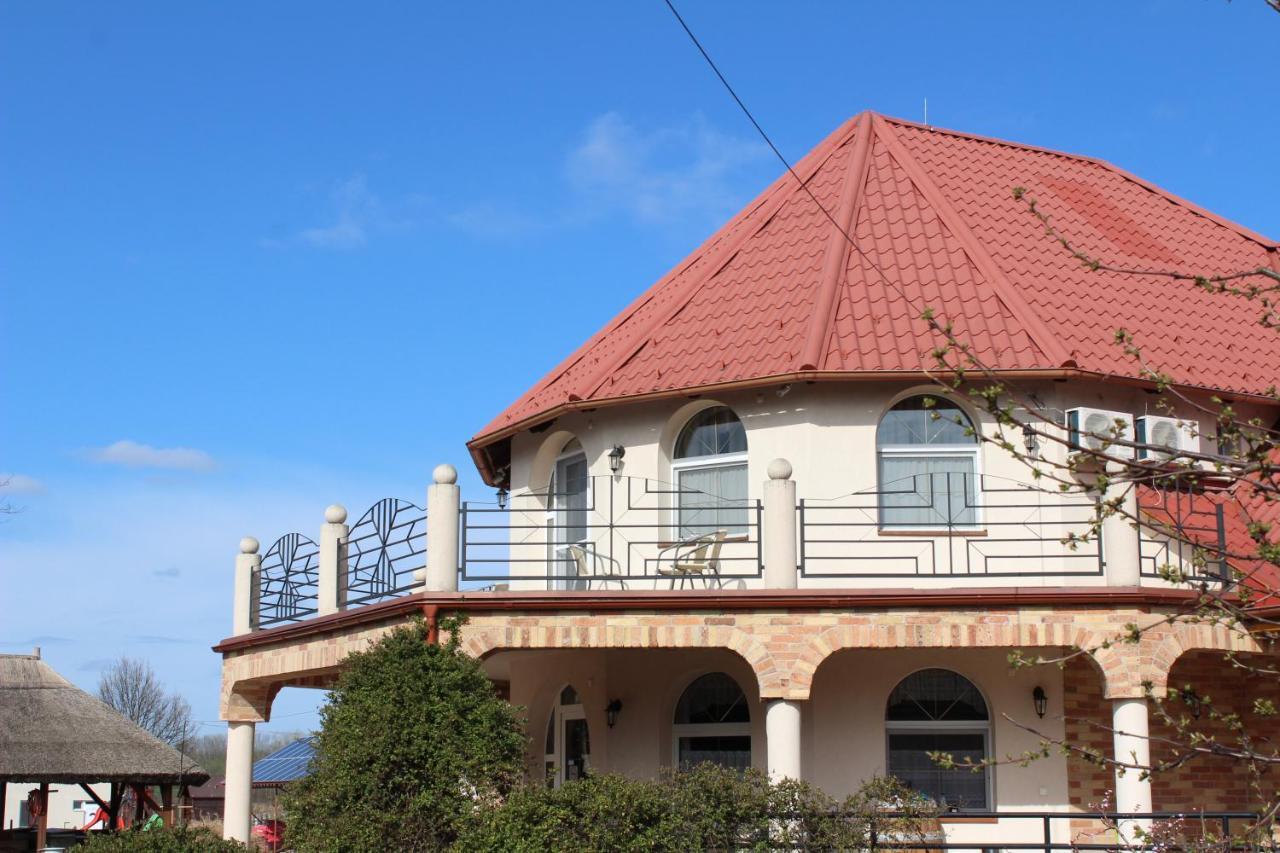 Village Garden Family Guest House Tiszakanyar Luaran gambar