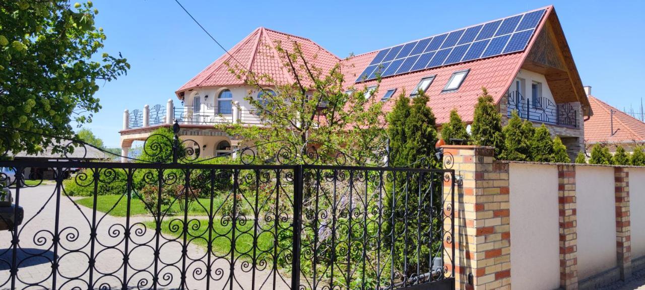 Village Garden Family Guest House Tiszakanyar Luaran gambar