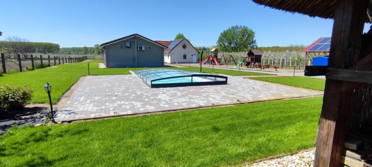 Village Garden Family Guest House Tiszakanyar Luaran gambar